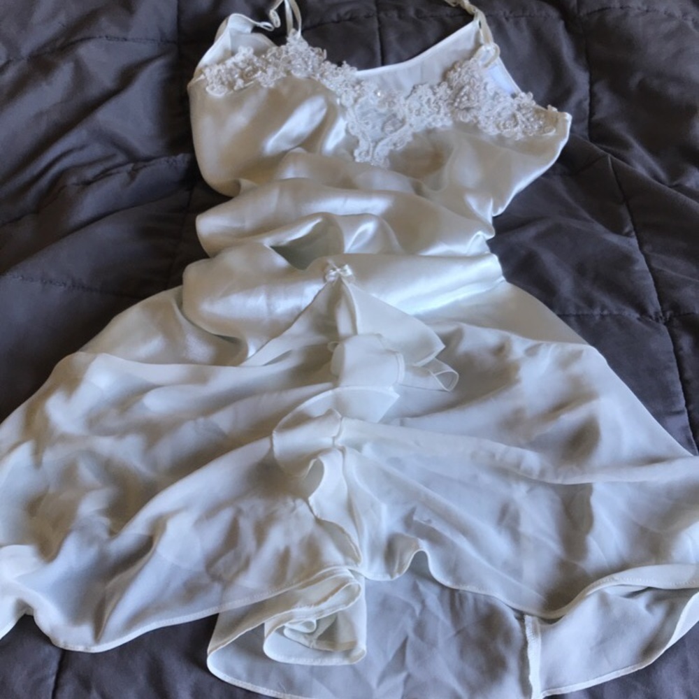 2000s WHITE SILKY BEADED LINGERIE SLIP